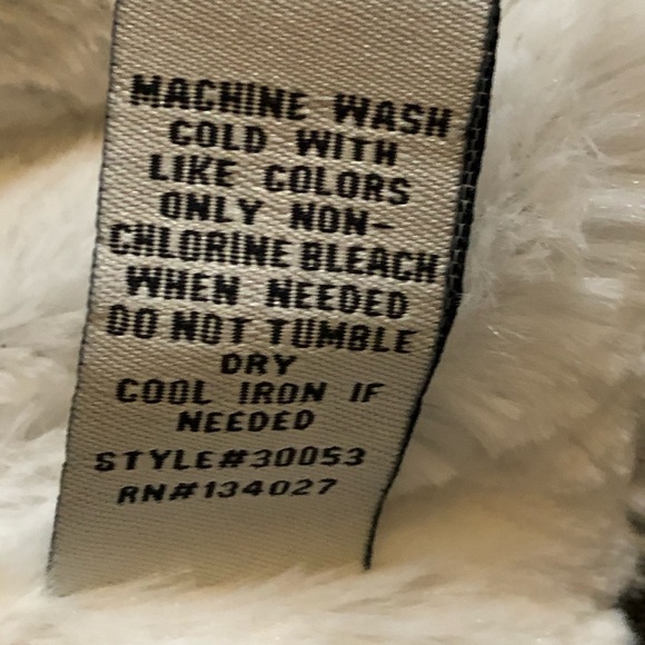 🆕 Olive Fur Hooded Bomber Jacket from Angel Kiss. - Picture 8 of 9